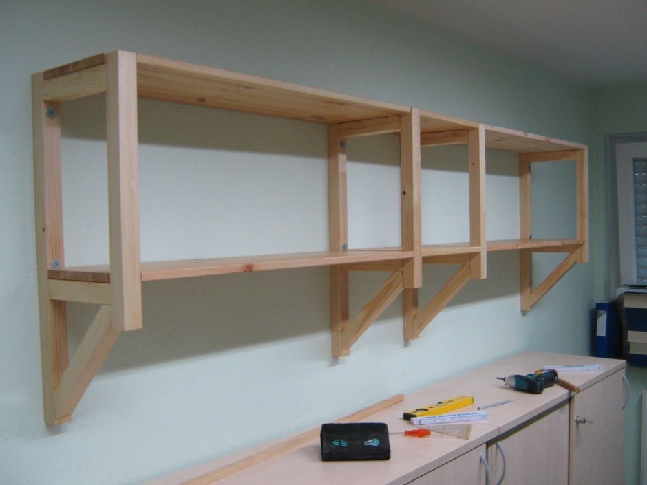 Полочки для инструментов из дерева