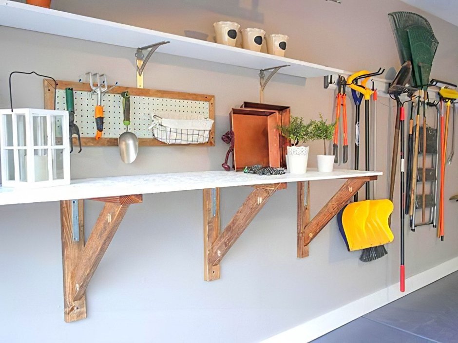 Стеллаж для инструментов в столярную мастерскую