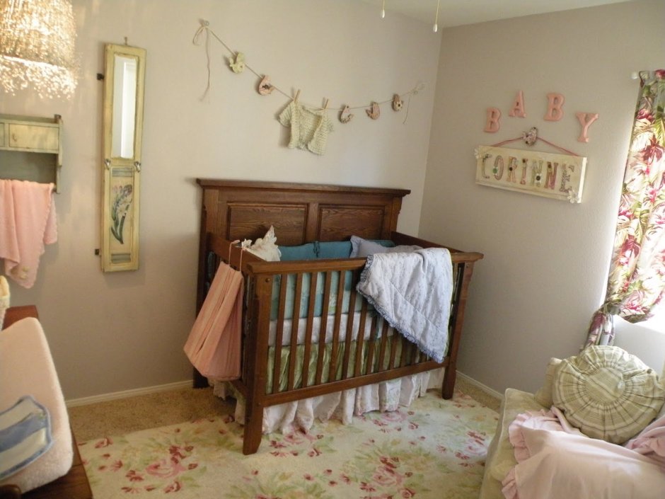 Уголок детской комнаты для новорожденных