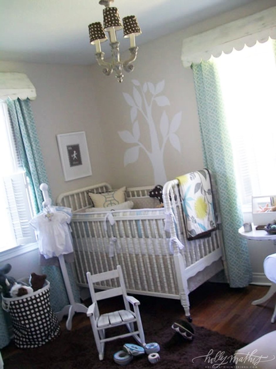 Уголок новорожденного в комнате родителей