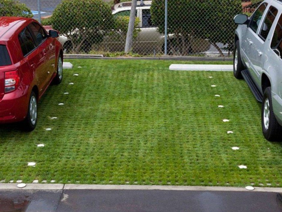 Газон для парковки автомобиля