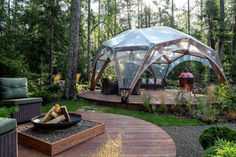 Зона патио с кострищем