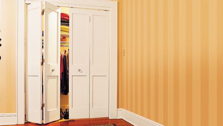 Шкафы с дверями гармошка в прихожую