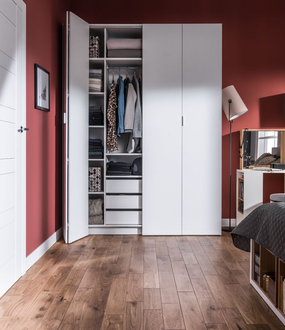 Шкаф со складными дверями