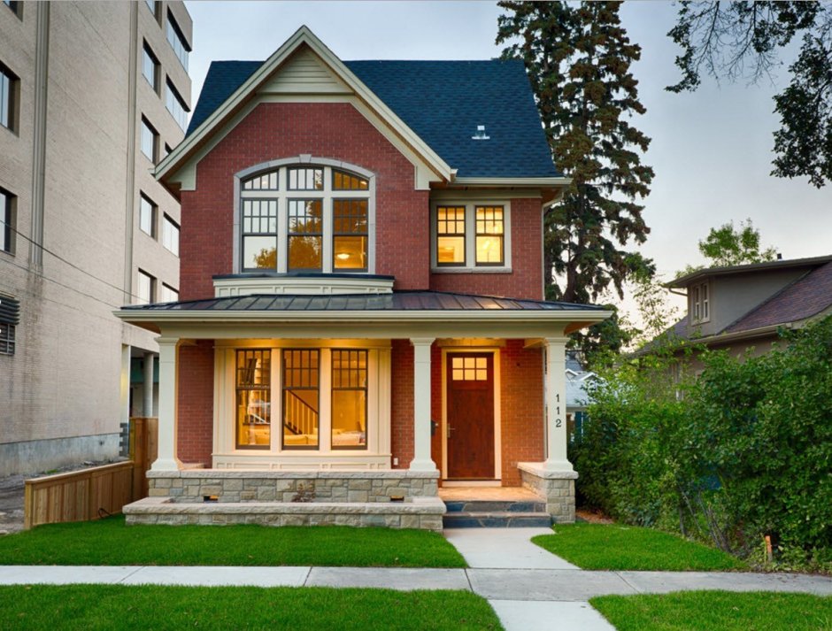 Маленький двухэтажный домик