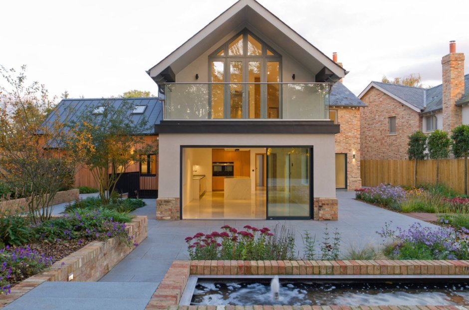 Стильный небольшой двухэтажный дом