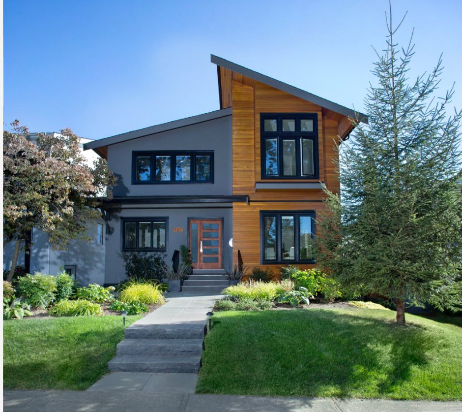 Фасады небольших двухэтажных домов