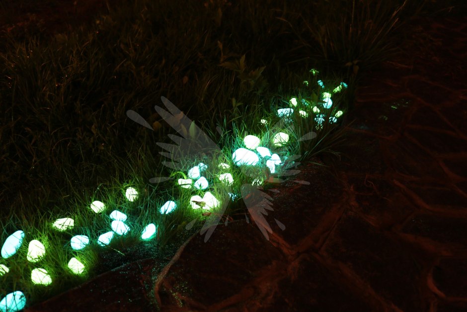 Светящиеся камни для сада