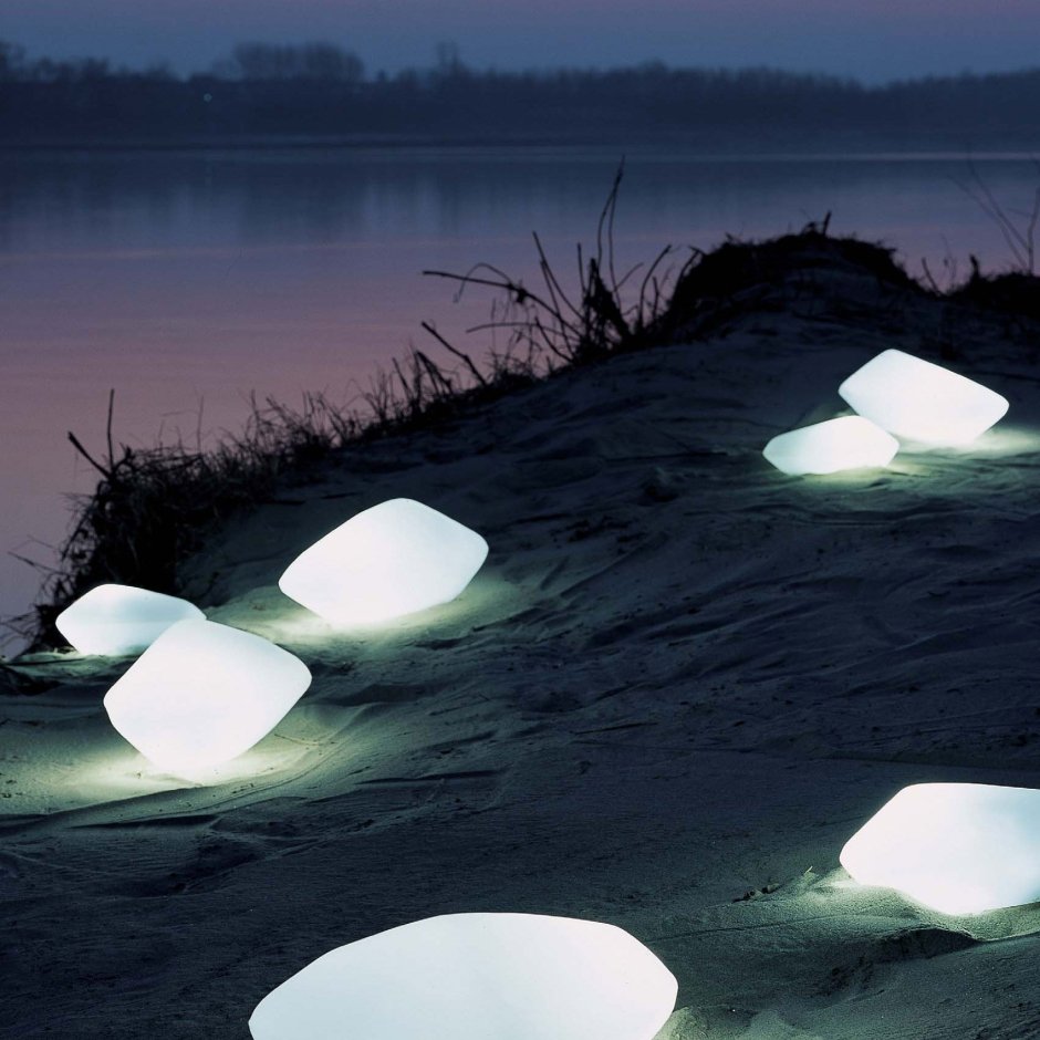 Светящаяся дорожка в саду