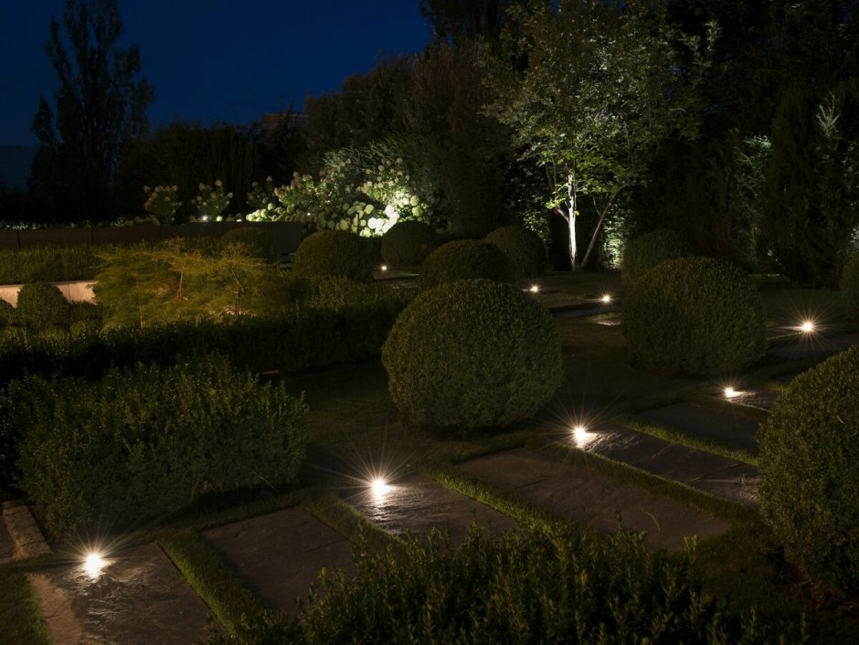 Каменные шары в ландшафте