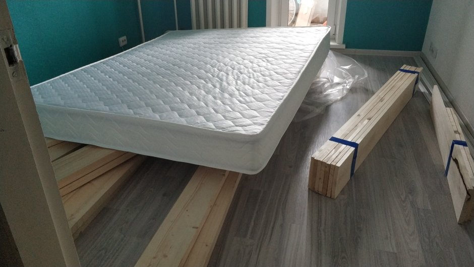 Деревянный каркас парящей кровати