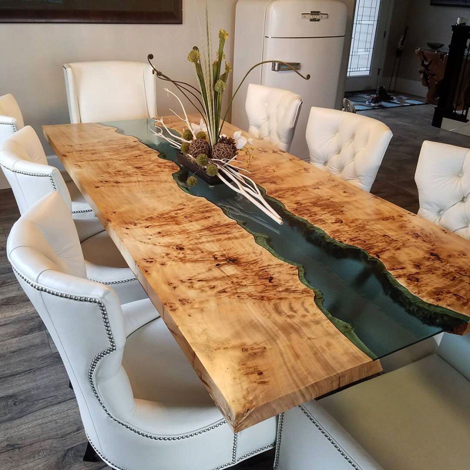 Кухонный стол из карагача