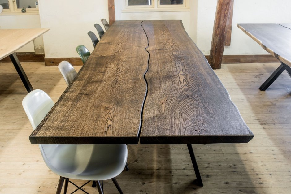 Стол из обрезной доски