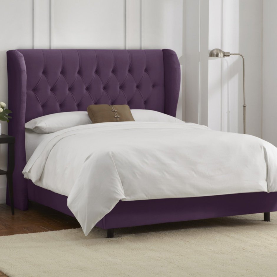 Кровать King-Size с мягким изголовьем