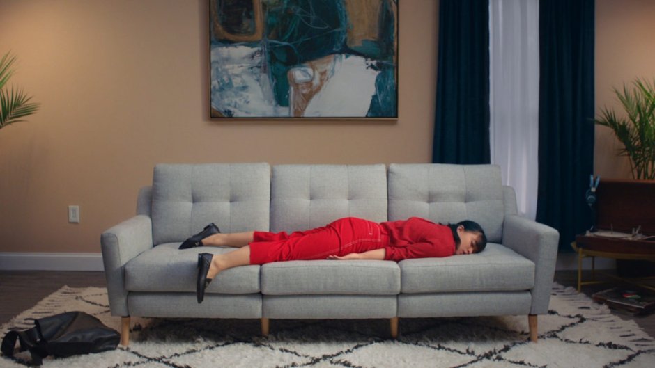 Красный диван