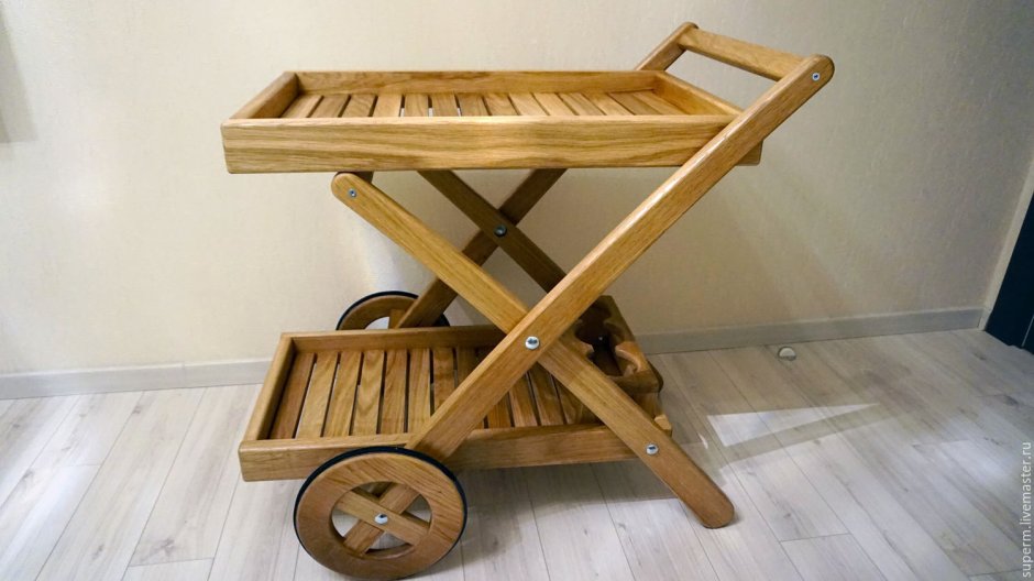Винный столик на колесах
