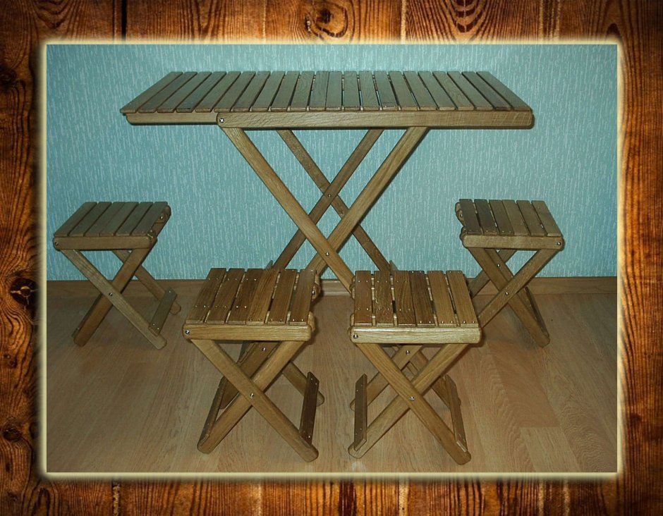 Деревянный столик на рыбалку