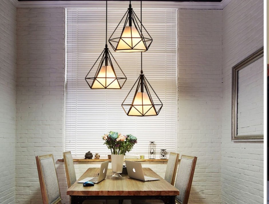 Люстра над столом