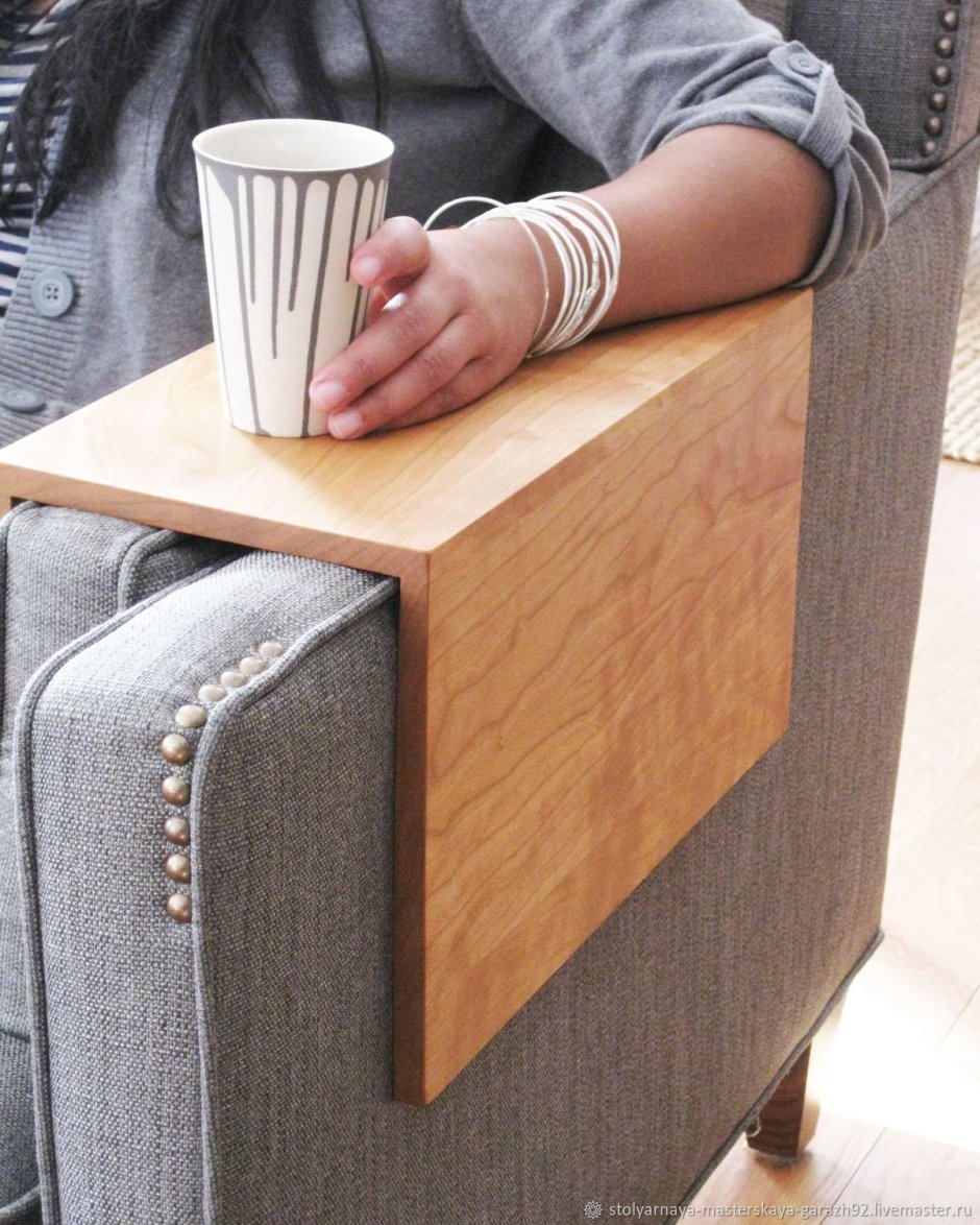 Подставка для стаканов на диван