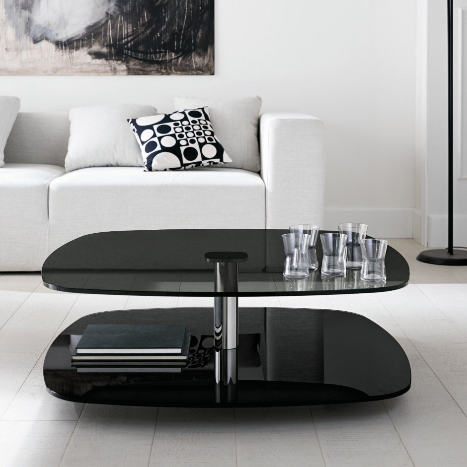 Журнальный столик с темным стеклом