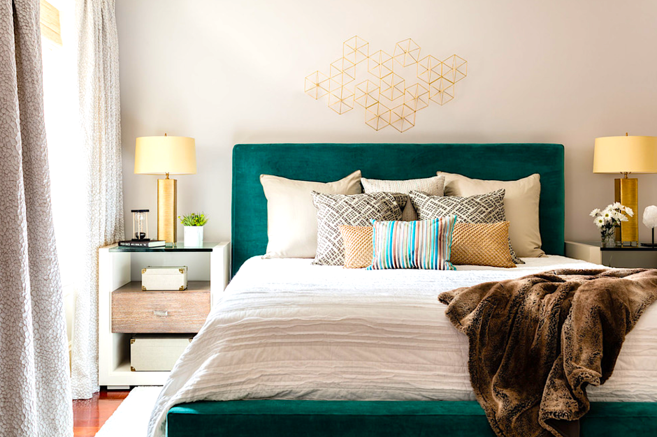 Кровать изумрудного цвета