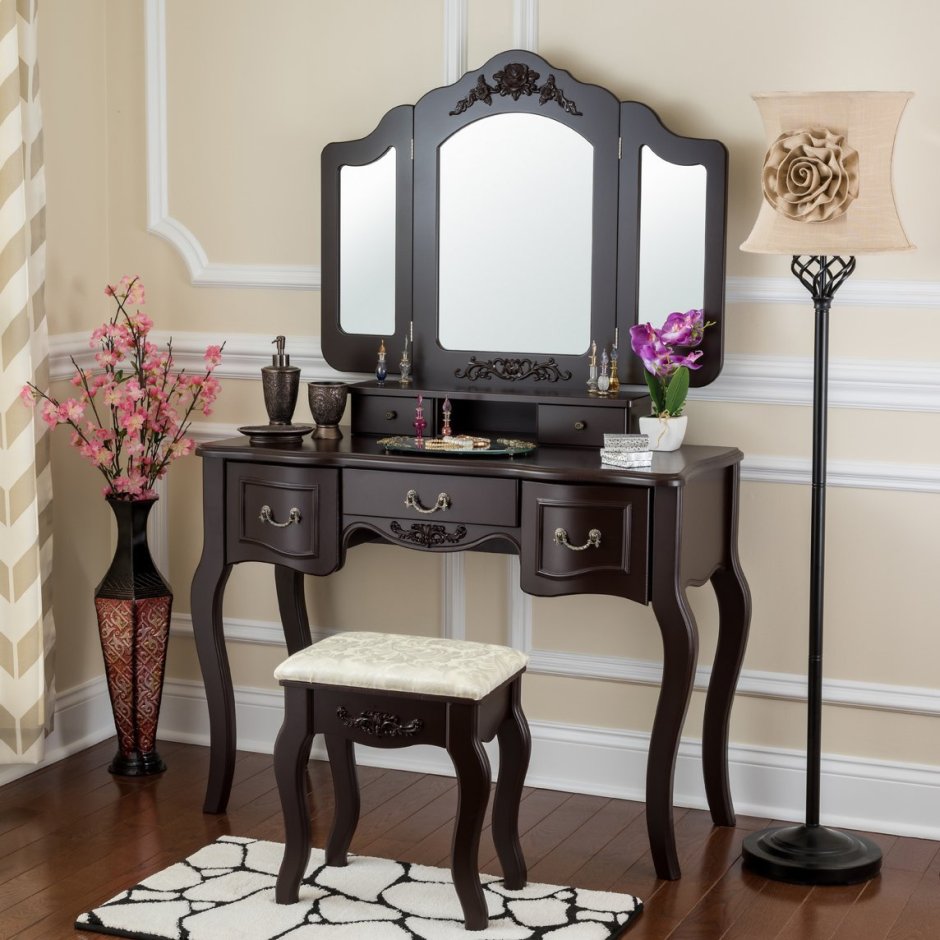 Туалетный столик коричневый