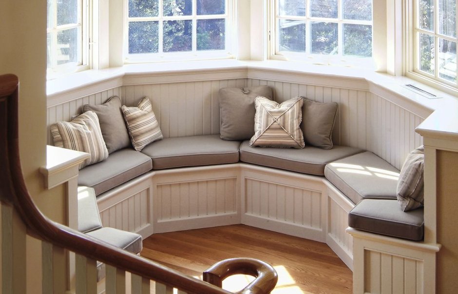 Диван в эркер
