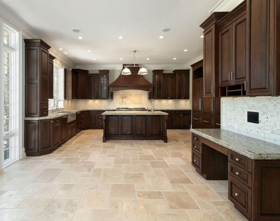 Коричневая плитка на кухне