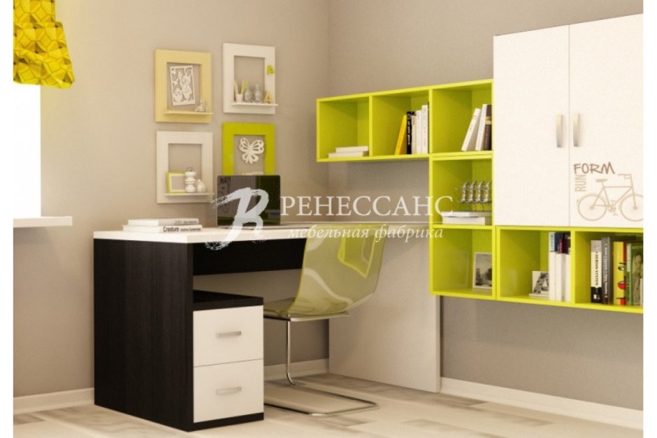 Полки над письменным столом