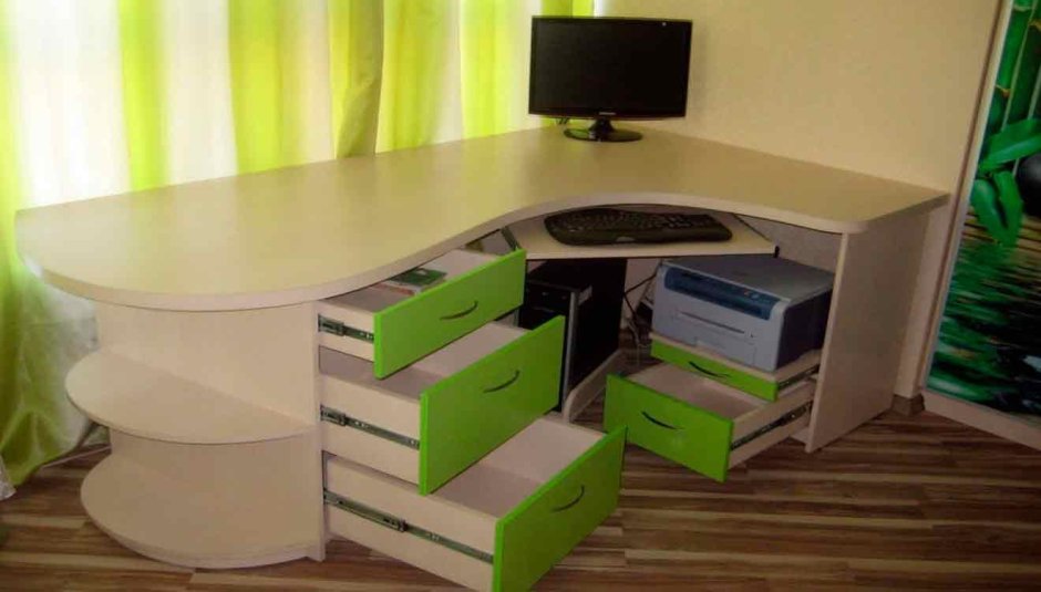 Компьютерный стол для школьника закругленный -угловой