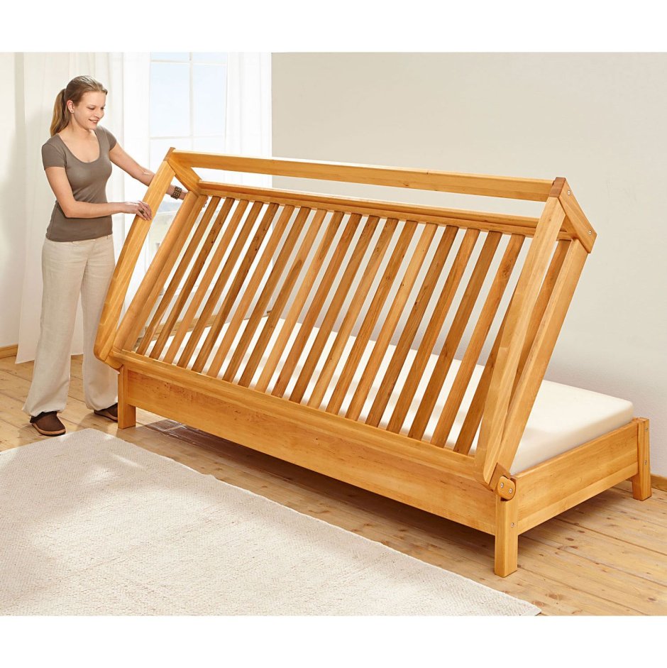 Кровать из деревянных брусков