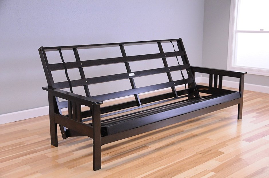 Диван на деревянном каркасе