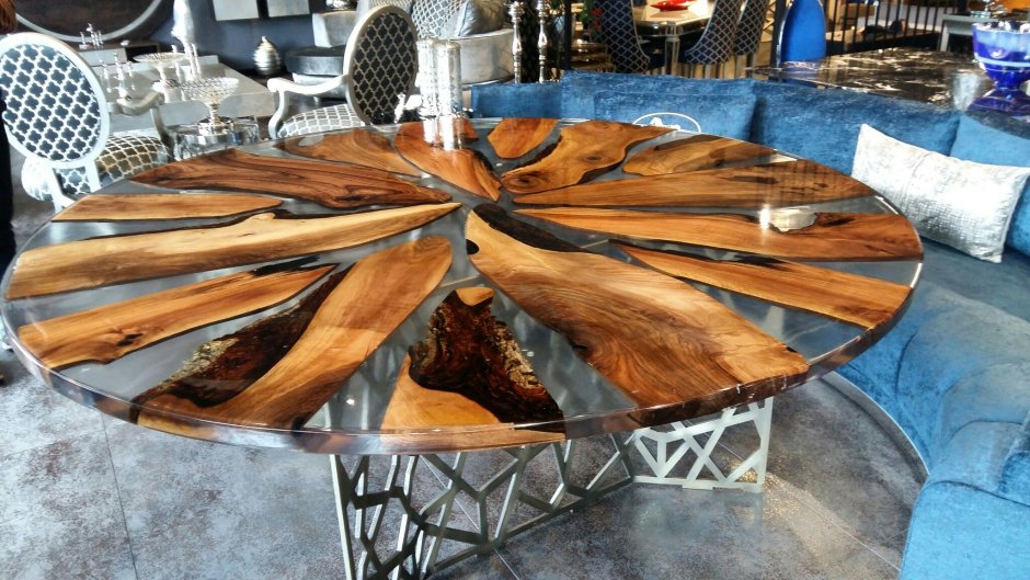 Стол из дерева