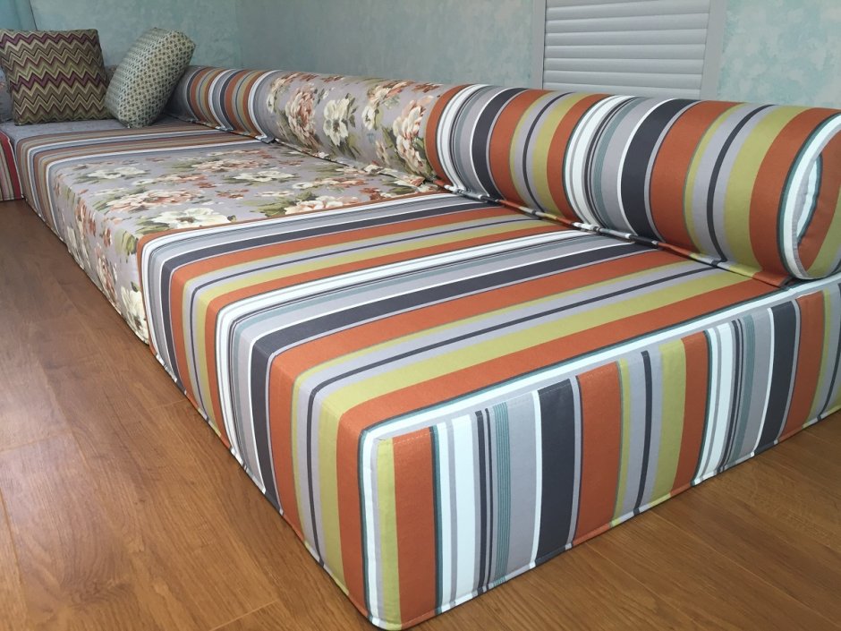 Бескаркасный диван из поролона