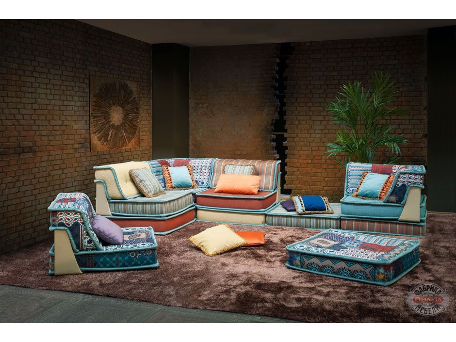 Напольные подушки в интерьере