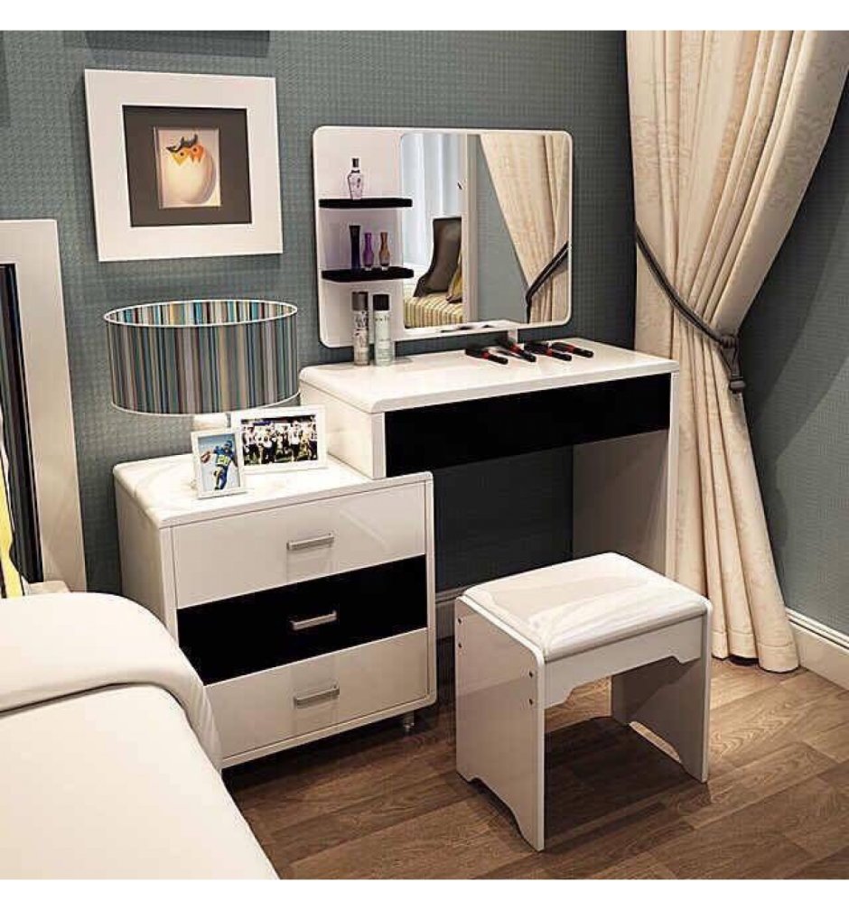 Туалетный столик с зеркалом и подсветкой