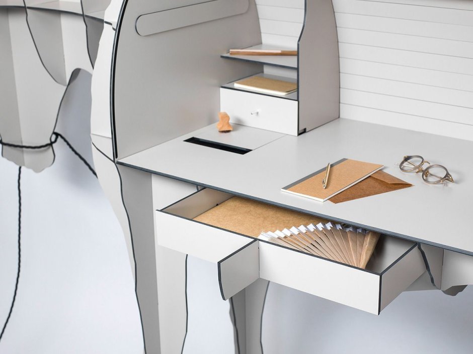 Потайной ящик в столе