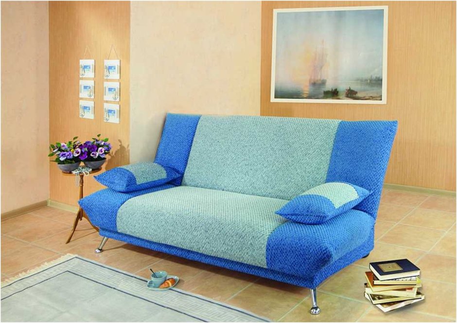 Небольшой диван книжка