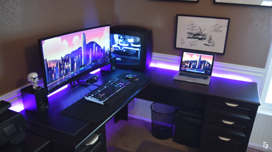 Компьютеры встроенные в стол