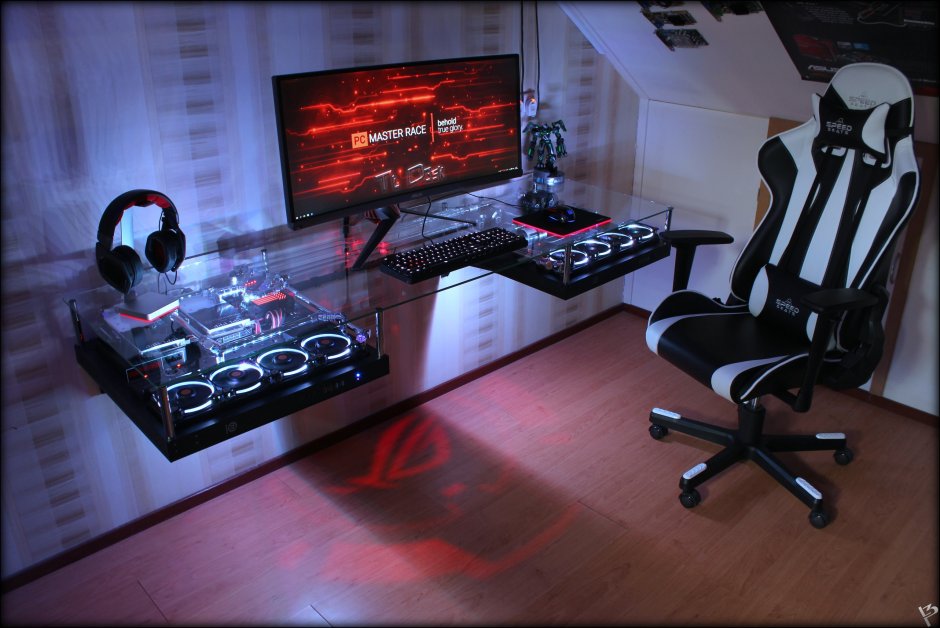 Крутой компьютерный стол