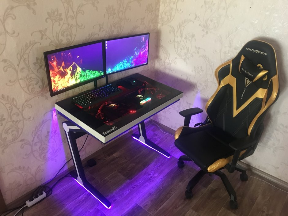 Компьютерный стол для большого монитора