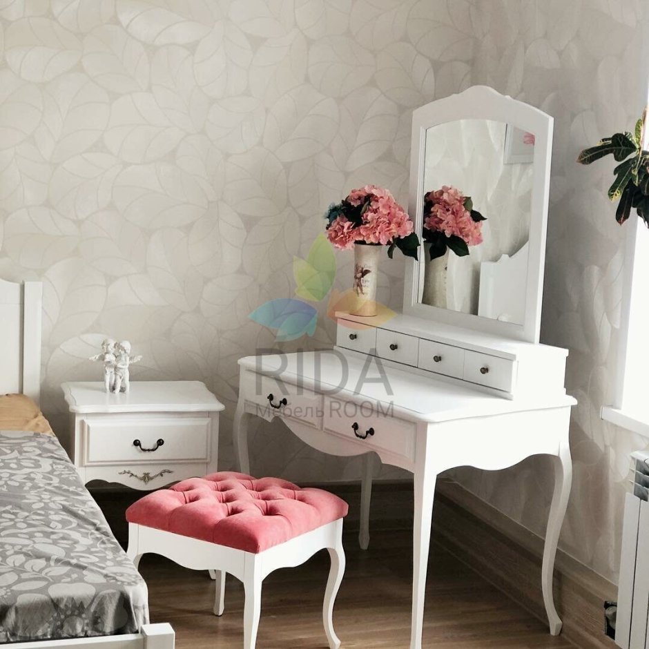 Туалетный стол Леонтина с зеркалом