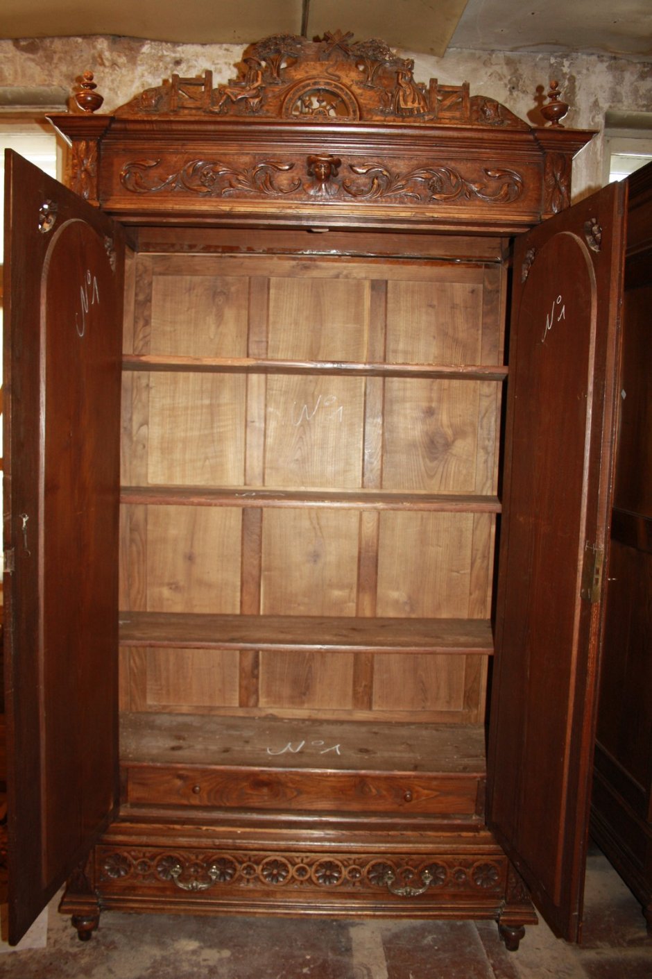 Советский шифоньер