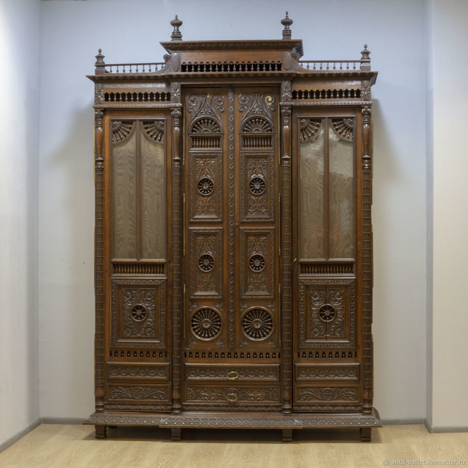 Антикварный буфет Бретонь