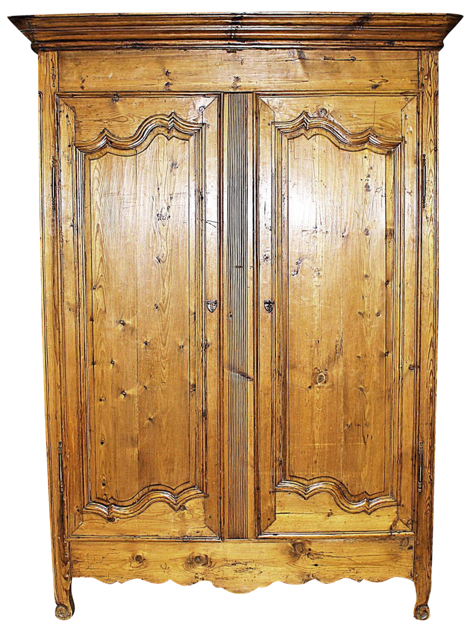 Старый шифоньер