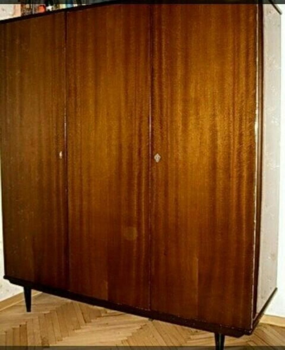 Старый платяной шкаф