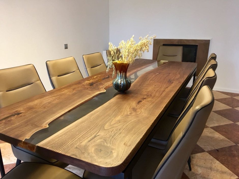 Обеденный стол из карагача