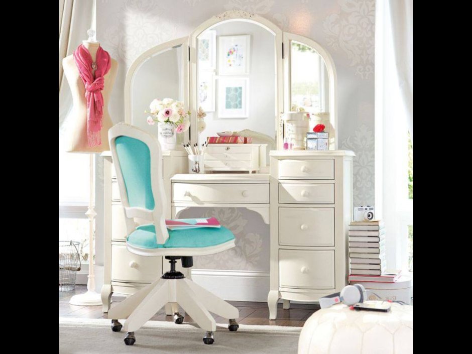 Туалетный столик для девочки подростка