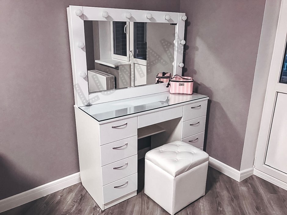 Стол макияжный с зеркалом Софи 100.1