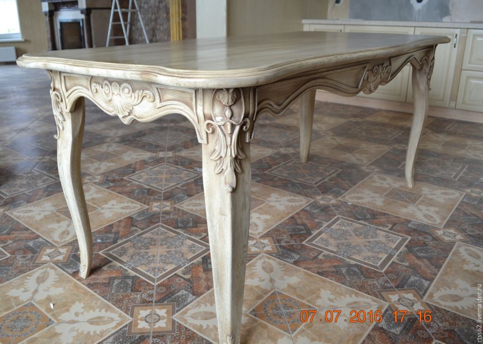 Придиванный столик montrez